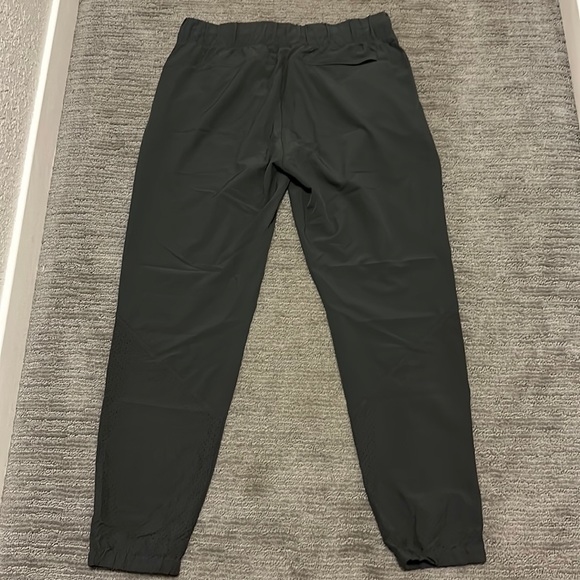 Under Armour Pants - Picture 3 of 5